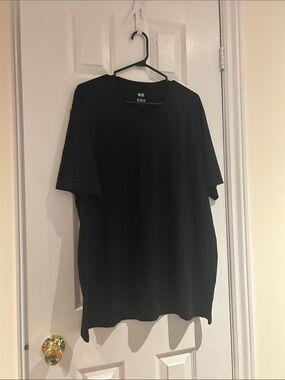 Uniqlo Black Short Sleeve Crew Neck T-Shirt